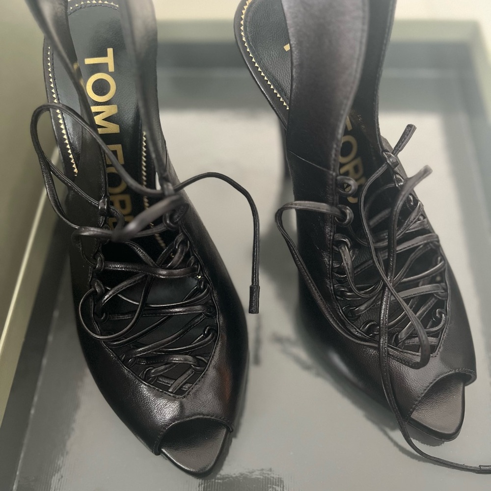 Brand new never worn Tom Ford high heels black leather